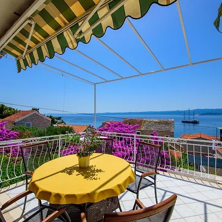 Award Winning Garden With Large Terrace And Amazing Seaview Apartment