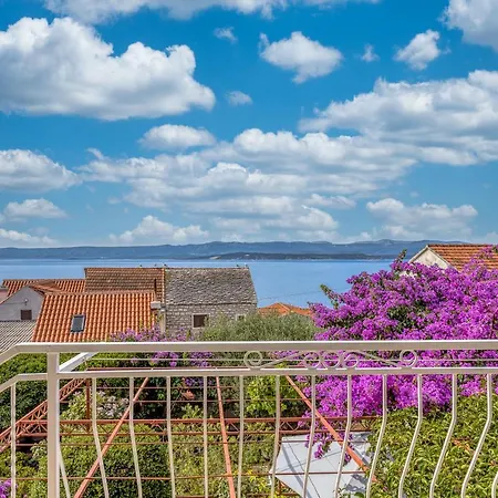 アパート Award Winning Garden With Large Terrace And Amazing Seaview ボル