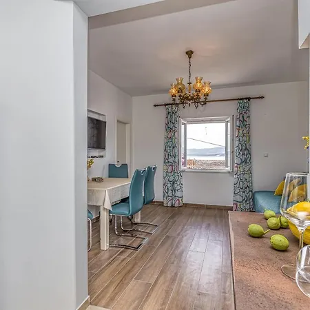Award Winning Garden With Large Terrace And Amazing Seaview * Bol